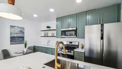 Building Photo - 935 Genter St