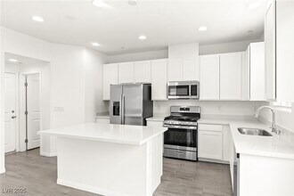 Building Photo - 10146 Glen Aulin St