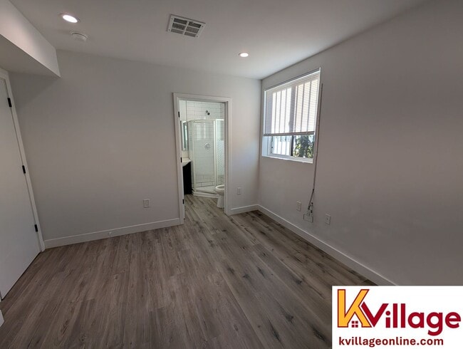 Foto del edificio - Private room with private bathroom (co-living) **PET-FRIENDLY FLOOR**