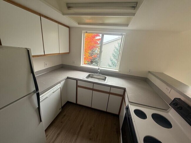 Foto del edificio - Well-Maintained 2 bed, 2 bath unit in 4-Plex in Desirable Auburn Neighborhood!