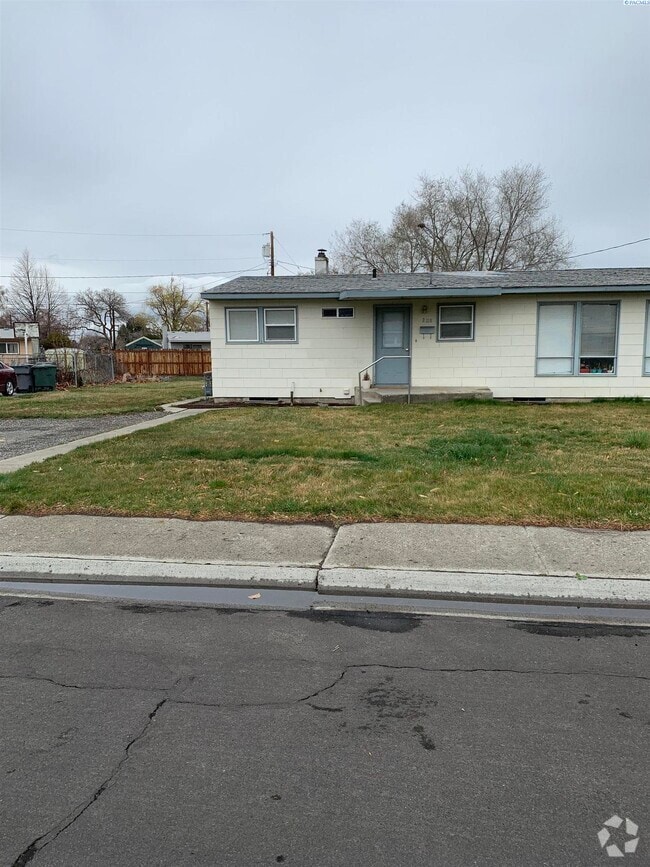 Building Photo - 2118 Symons St