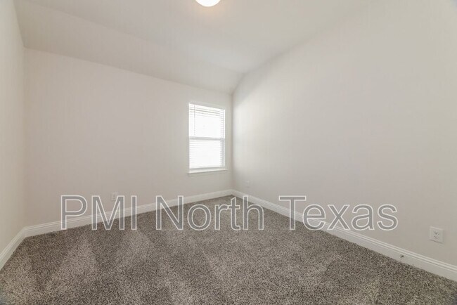 Foto del edificio - 515 Parrino pkwy