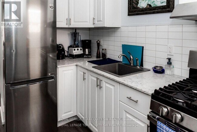 Photo du bâtiment - 102 Merrill Ave E