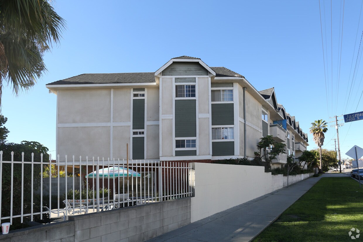 Foto principal - 10201 Woodbine St