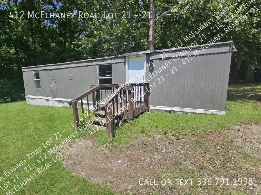 Foto principal - 412 McElhaney Rd