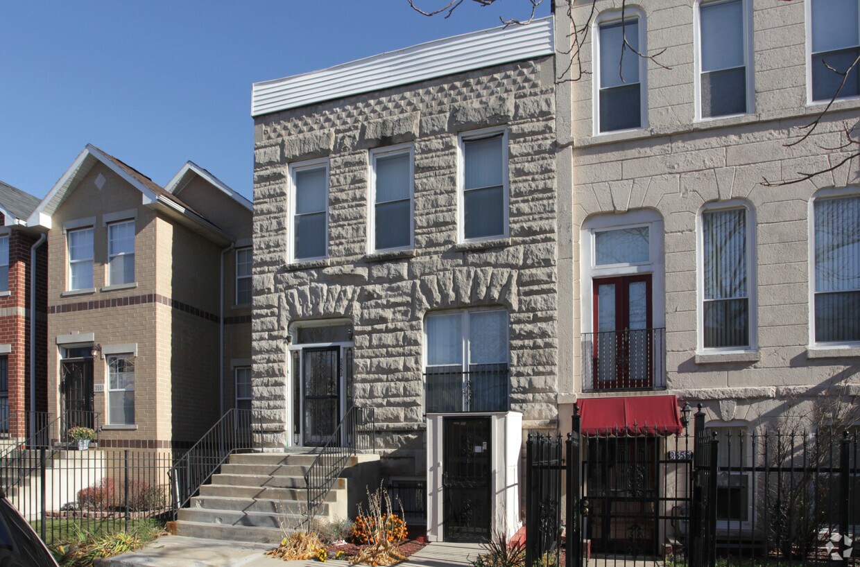 Building Photo - 3553 S Prairie Ave