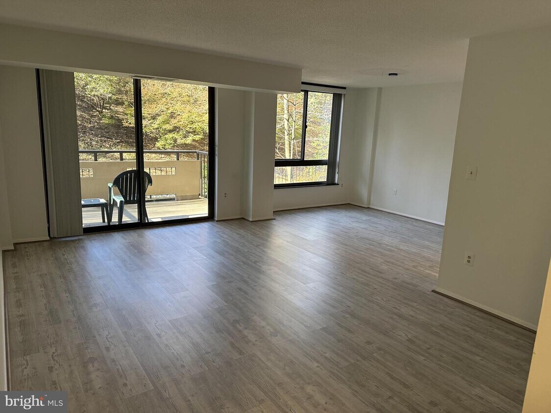Foto principal - 1808 Old Meadow Rd