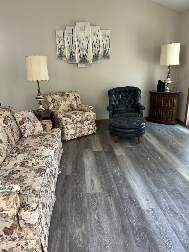 Large open concept living room with gabled ceiling - 3424 Martindale Rd NE