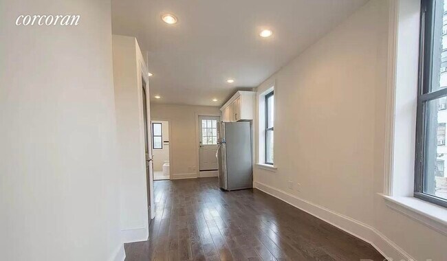 Building Photo - 348 S 4th St