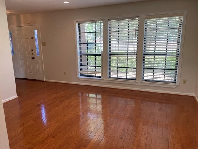 Building Photo - 6810 Redwood Falls Dr