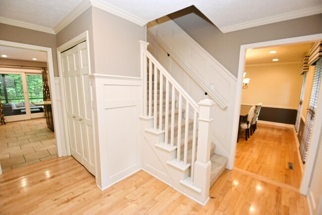 Building Photo - Penn Schools, executive home 4 bedroom 2.5...