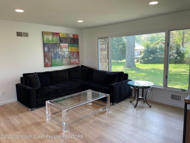 Foto del edificio - 12 Greenbrier Rd