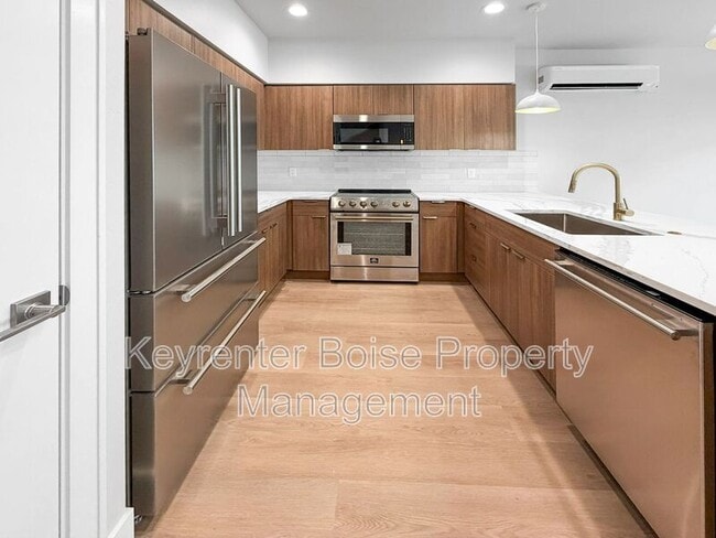 Foto del edificio - 4337 Greentrail Ln