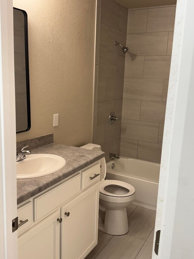 Building Photo - Fully Renovated 3 Bedroom Duplex in the he...