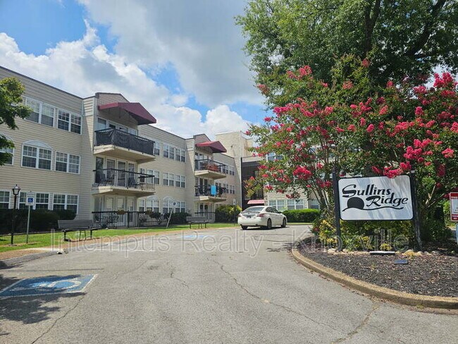 Building Photo - 2749 Sullins St