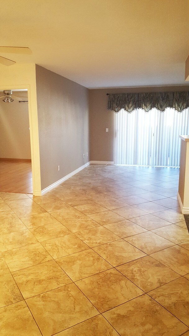 Foto del edificio - Three Bedroom Southwest Condo, Tile, Ground Floor