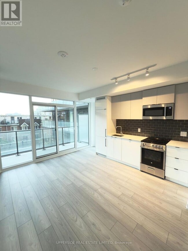 Building Photo - 285 Dufferin St