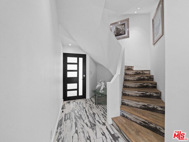 Foto del edificio - 8460 Cole Crest Dr
