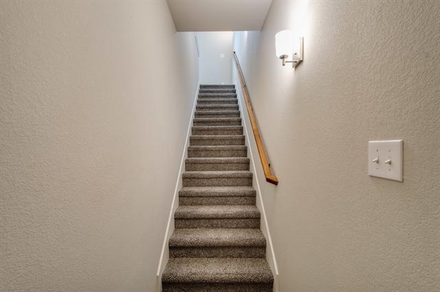 Foto del edificio - 631 Wheatfield Dr