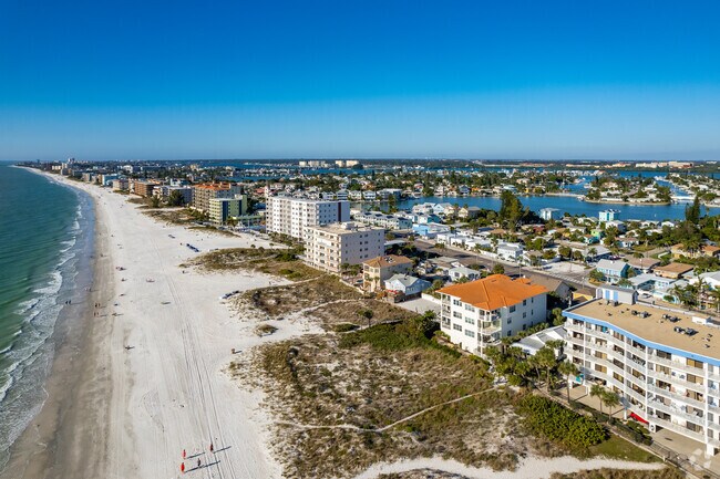 13398 Gulf Ln de Madeira Beach, Florida - Arrow Apartments