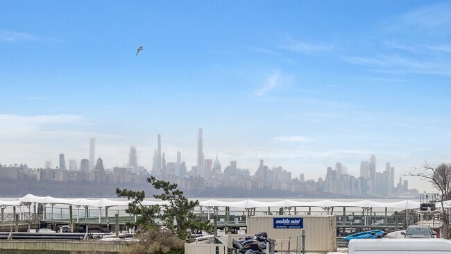 Foto del edificio - 1055 River Rd