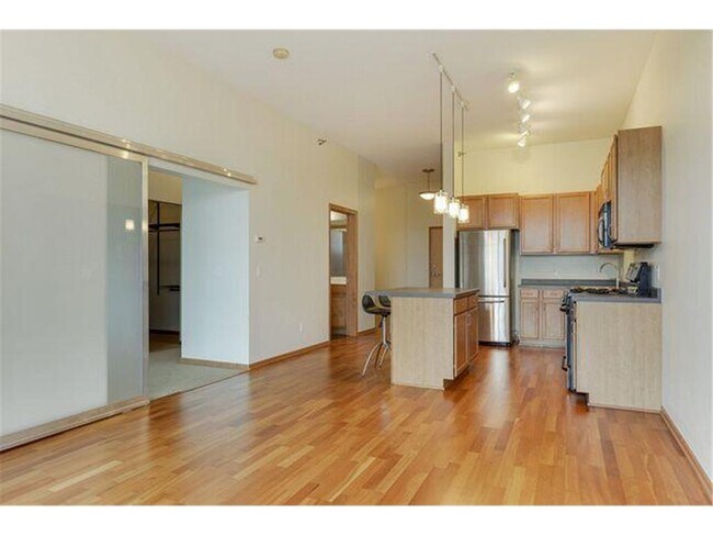 Foto del edificio - 2650 University Ave W