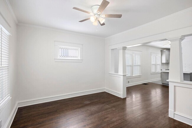 Foto del edificio - 4442 Bell Street
