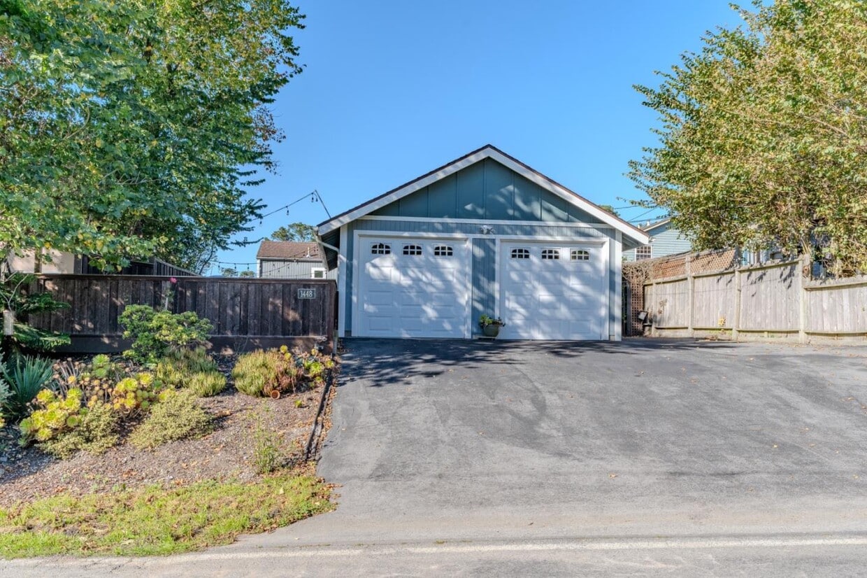 Foto principal - 1448 Sunshine Valley Rd