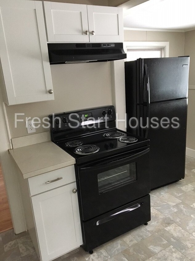 Primary Photo - 129 Hood Ave