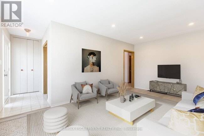 Building Photo - 249 W 33rd St