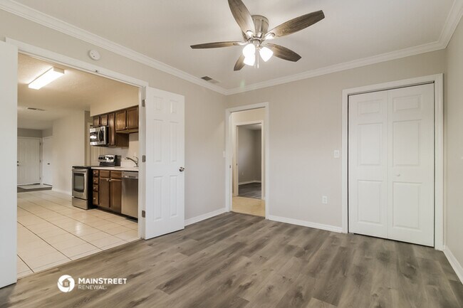 Building Photo - 655 David St