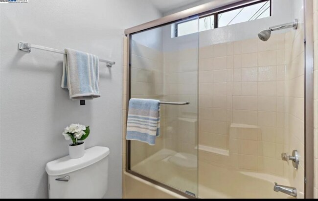 Foto del edificio - 2373 Foothill Blvd