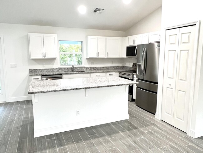 Foto del edificio - 5795 NW Coosa Dr