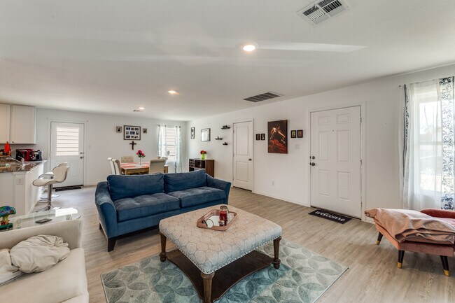 Building Photo - 7111 Satellite Way