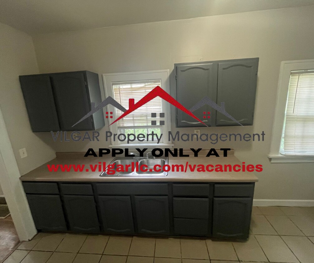 Primary Photo - 3 spacious bedrooms (2 up 1 down), 1 bath ...