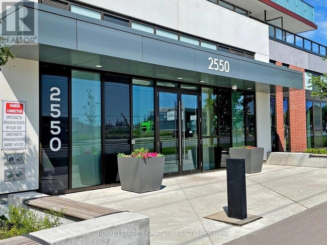 Building Photo - 2550 Simcoe St N