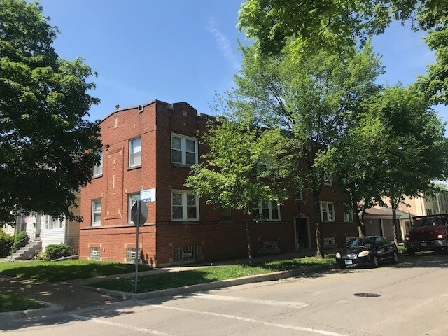 Primary Photo - 5409-5411 W Barry Ave