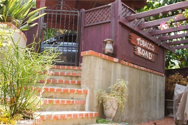 Foto del edificio - 2318 Holly Dr
