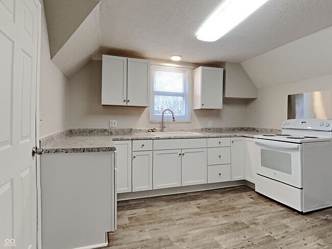 Building Photo - 116 UNIT B S B St