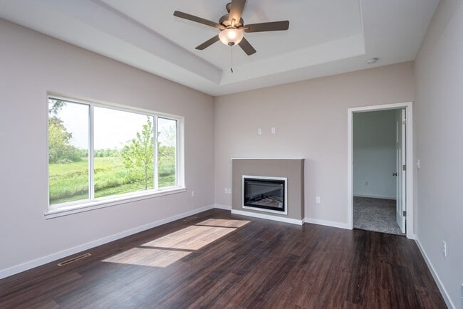 Building Photo - 4 bed 3 bath East side Iowa city!