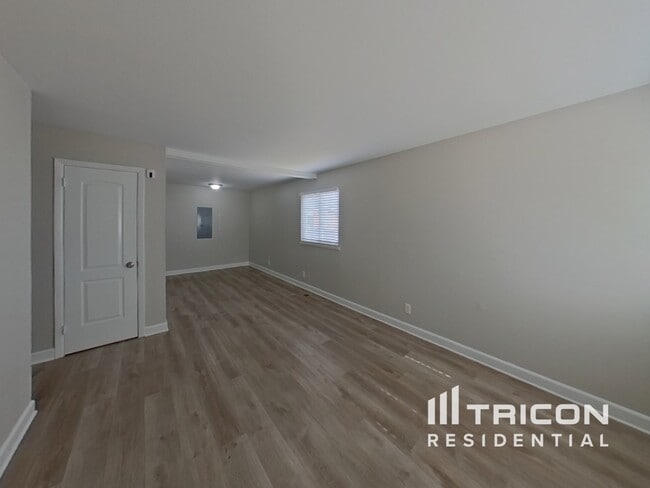 Foto del edificio - 2125 Frontier Dr