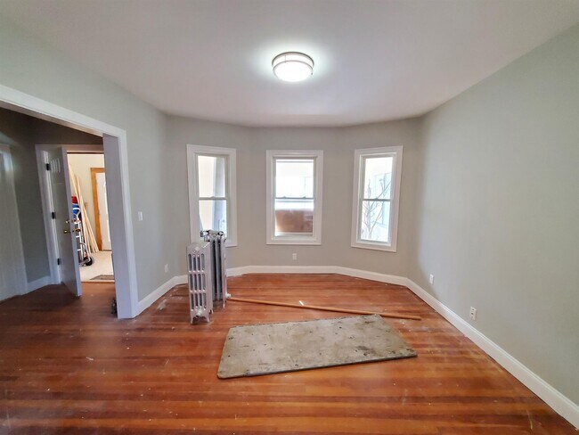 Building Photo - 93 Thorndike St