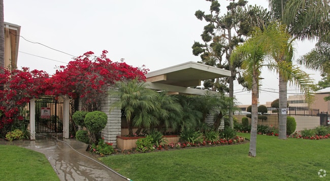 Eden Roc - Eden Roc Apartments