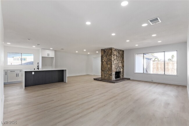Building Photo - 2368 Winterwood Blvd