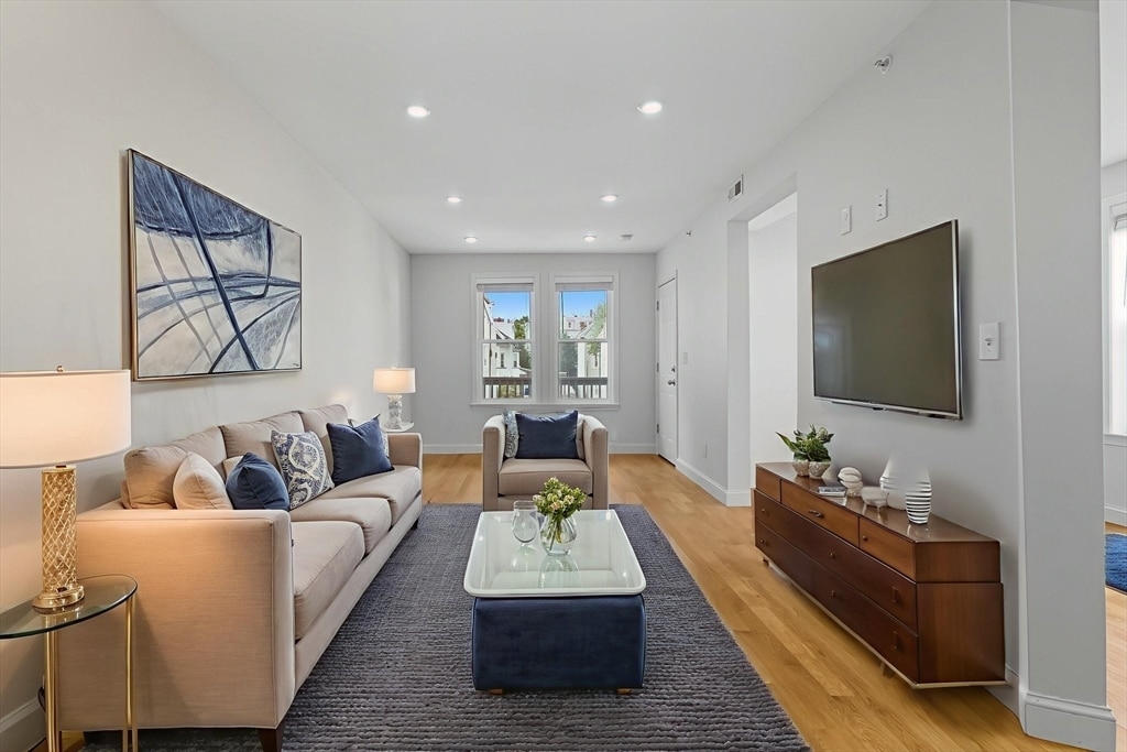 Foto principal - 230 Saratoga St
