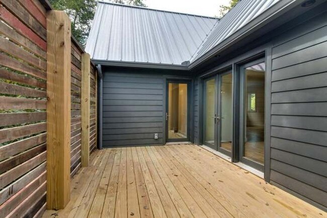 Foto del edificio - 1418 Shelby Ave