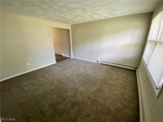 Foto del edificio - 42940 Crestlane Dr