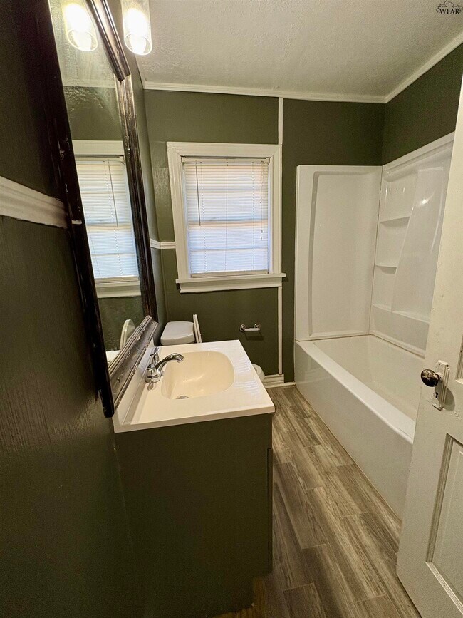 Foto del edificio - 1651 Wilson Ave