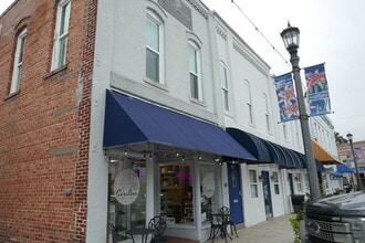 Building Photo - 112 Market St