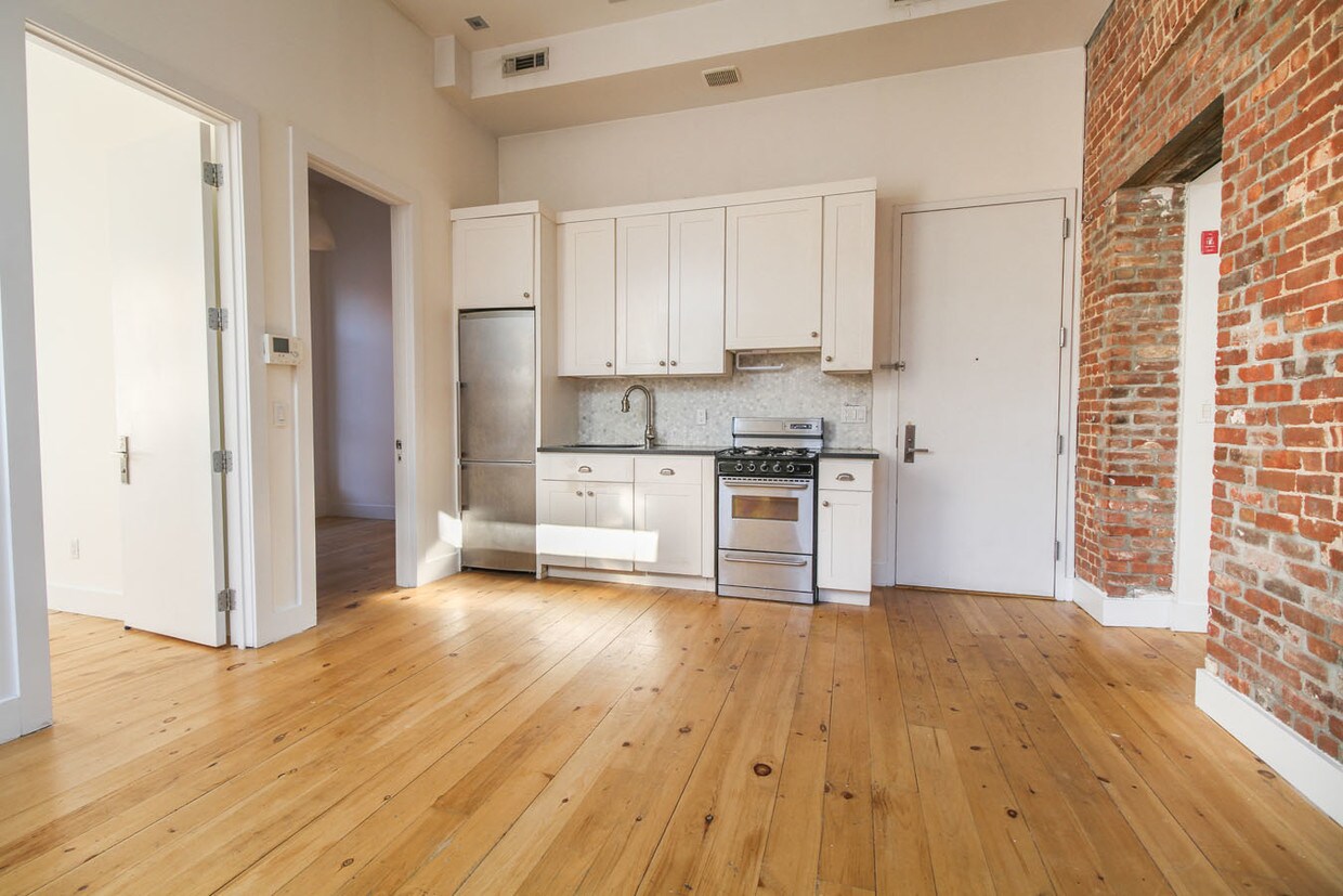 Primary Photo - 166 N 6th St